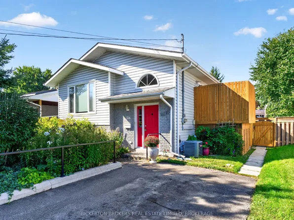 354 Oak St, Gananoque, ON K7G 2R6