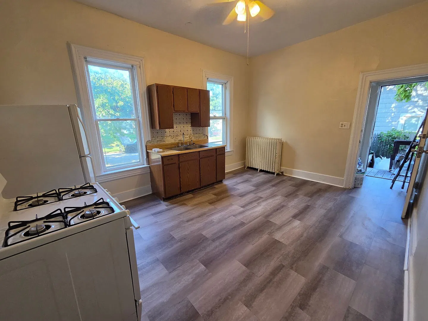 First floor 1 bedroom unit west side — Photo 3
