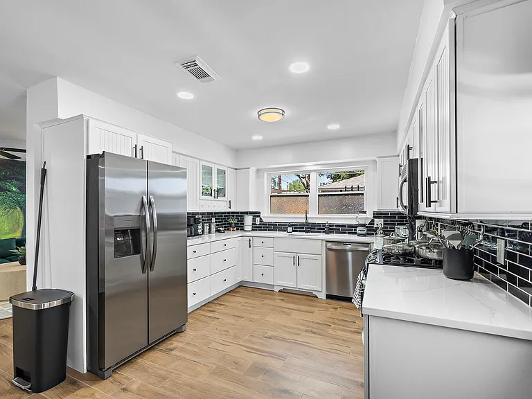 11018 Endicott Ln — Photo 18