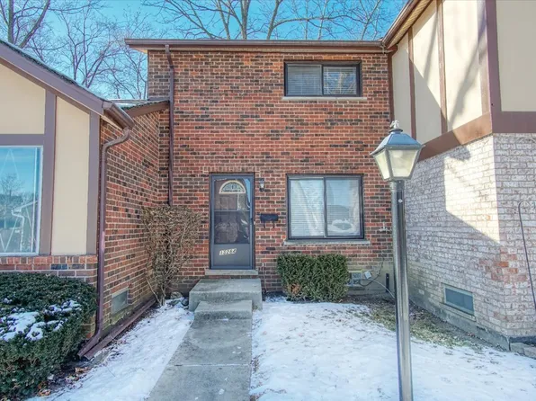 1S284 Stratford Ln, Villa Park, IL 60181