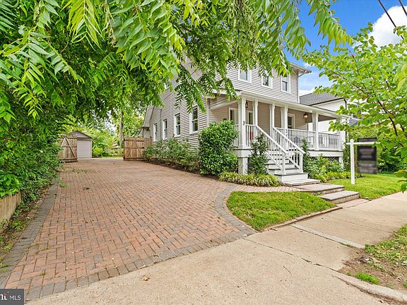 2nd image of 213 Ashby St