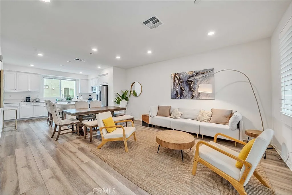4 bed, 1592 sqft, $6,500 — Photo 3