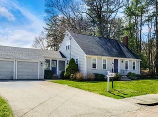 8 Governor Winthrop Ln, Weymouth, MA 02190