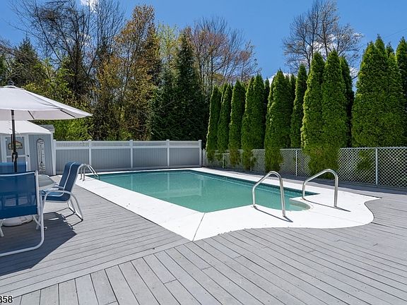 2nd image of 4 Spruce Ct