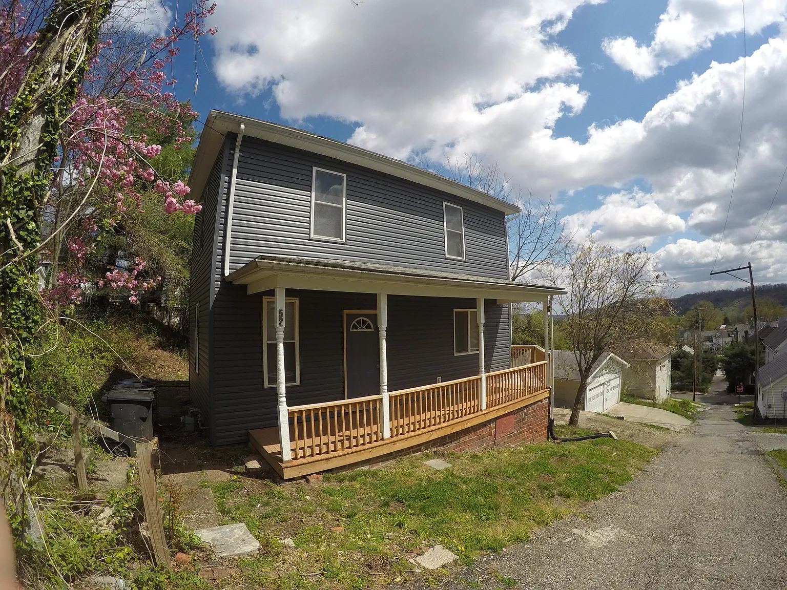 3 bed, 1232 sqft, $600 — Photo 2