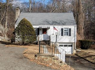 20 Buttonball Trl, Norwalk, CT 06851