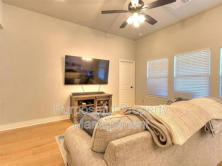8701 Ricard Dr — Photo 6