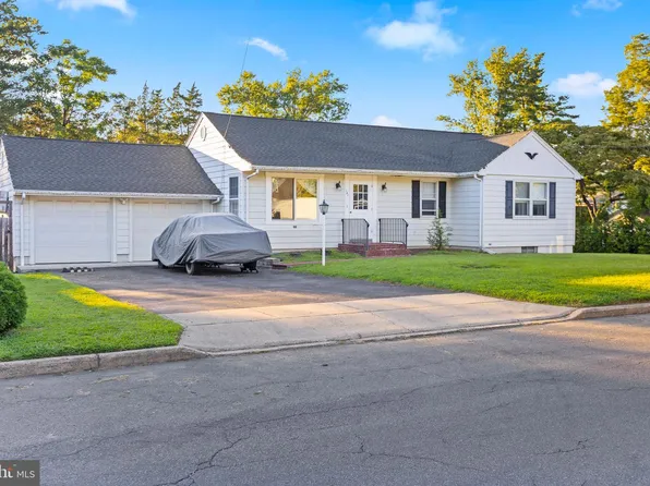 141 Crest Ave, Hamilton, NJ 08690
