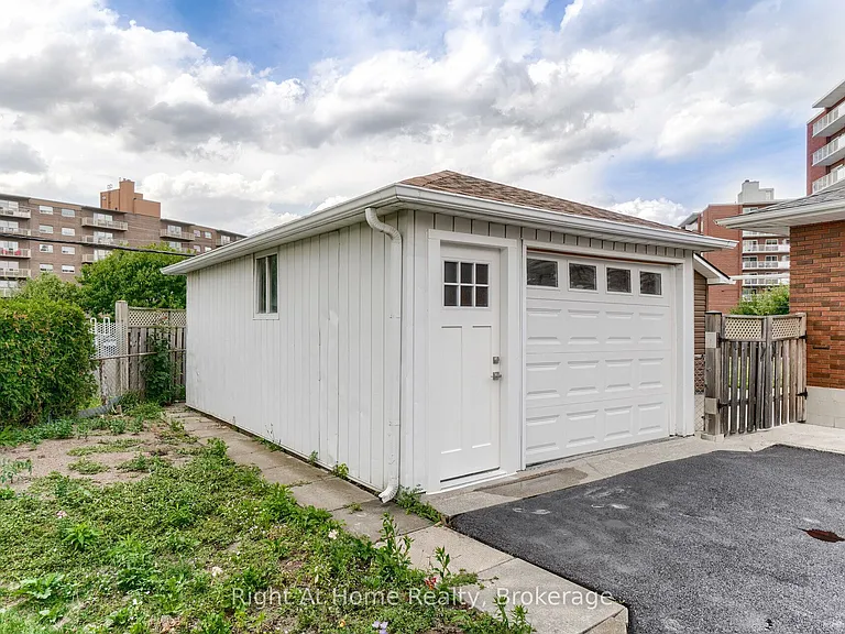 69 Heather Rd #UPPER LEVEL — Photo 19