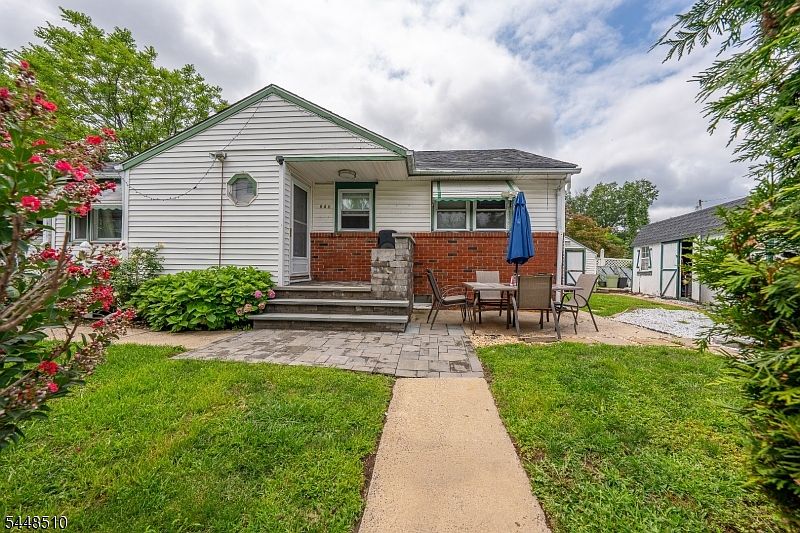 1st image of 844 Saint Marys Ave