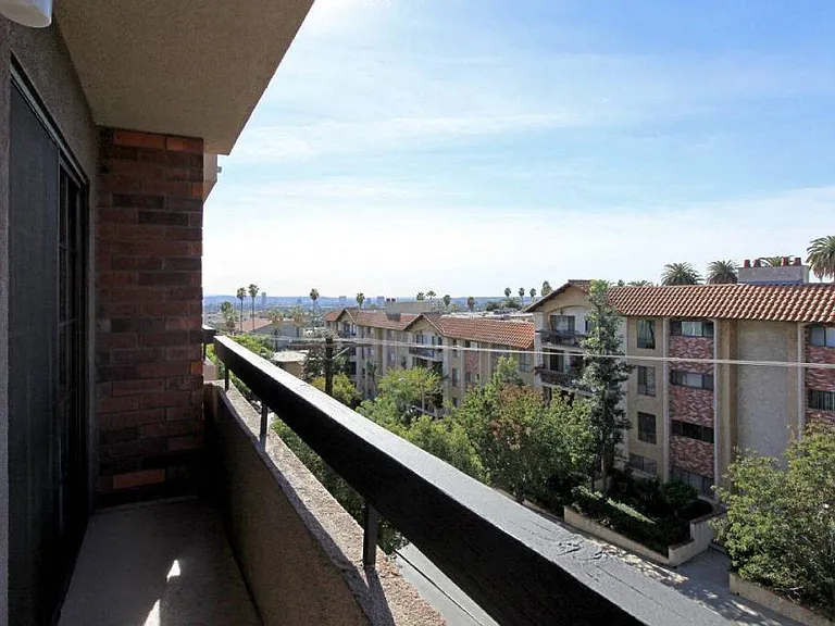 Savoy West Apartments — Photo 34