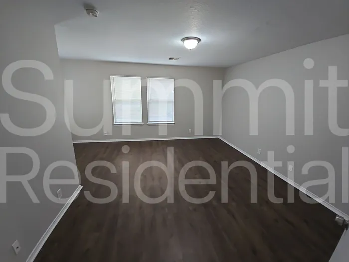 120 Beech Dr — Photo 3