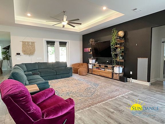 2nd image of 1985 Fountainebleau Ct