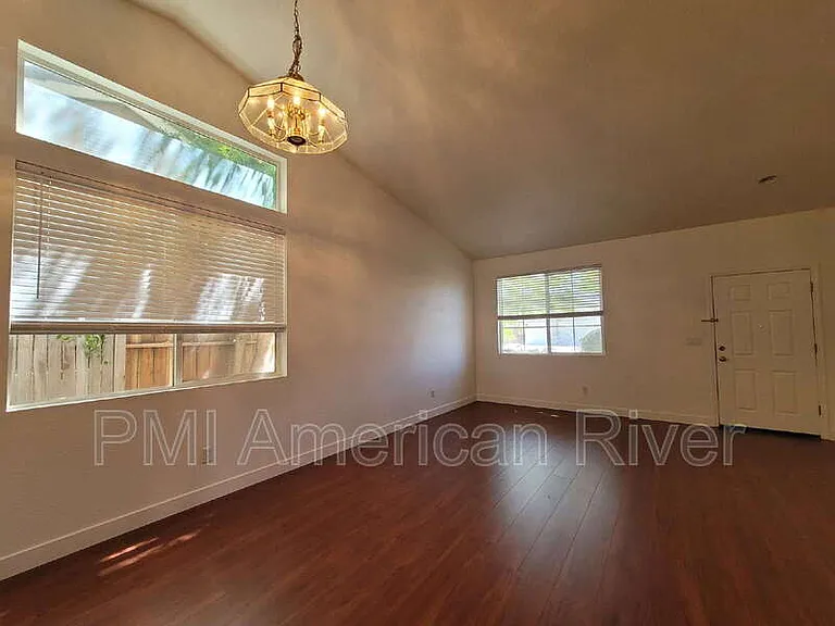 1375 Pintail Way — Photo 3