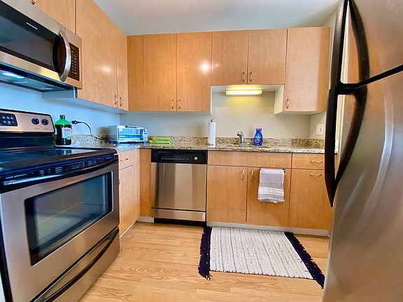 4th image of 111 E Chestnut St APT 26D