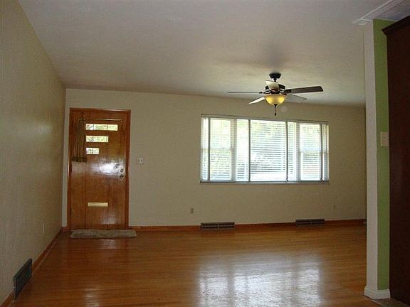 3rd image of 4417 Ackerman Blvd