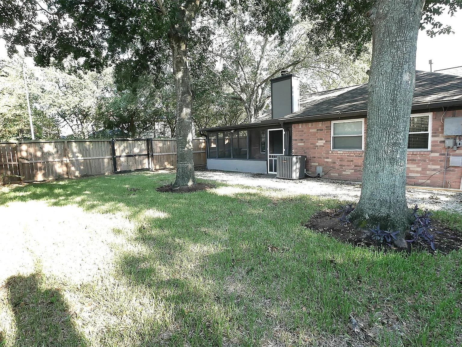 3 bed, 2.0 bath, 1284 sqft, $1,700 — Photo 3