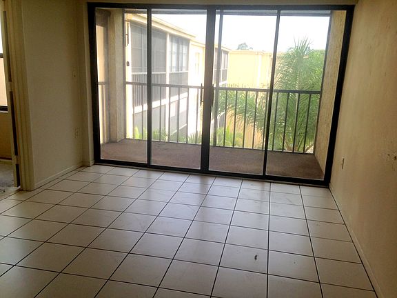 Breakfast/Dining Area