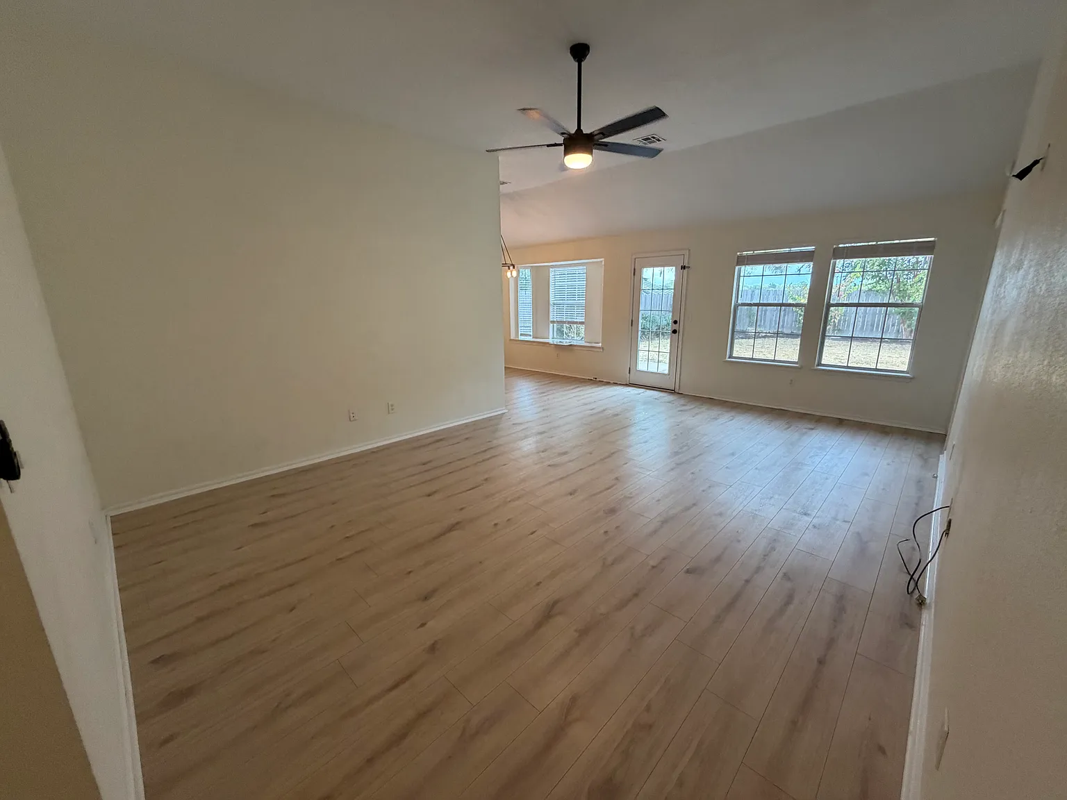 3 bed, 1240 sqft, $1,625 — Photo 2