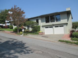 30 McNear Dr, San Rafael, CA 94901