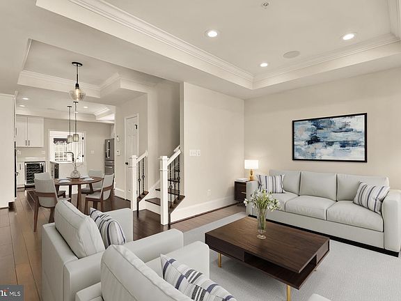 4th image of 1609 Levis St NE