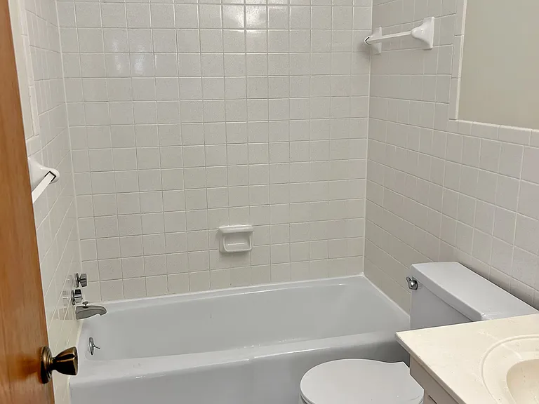 Tradewinds Apartments — Photo 58