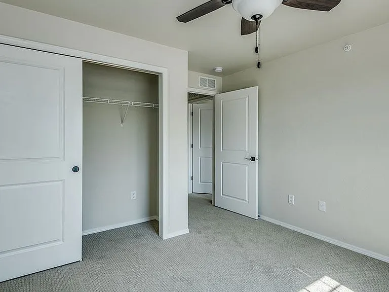 The Peninsula Apartments — Photo 14