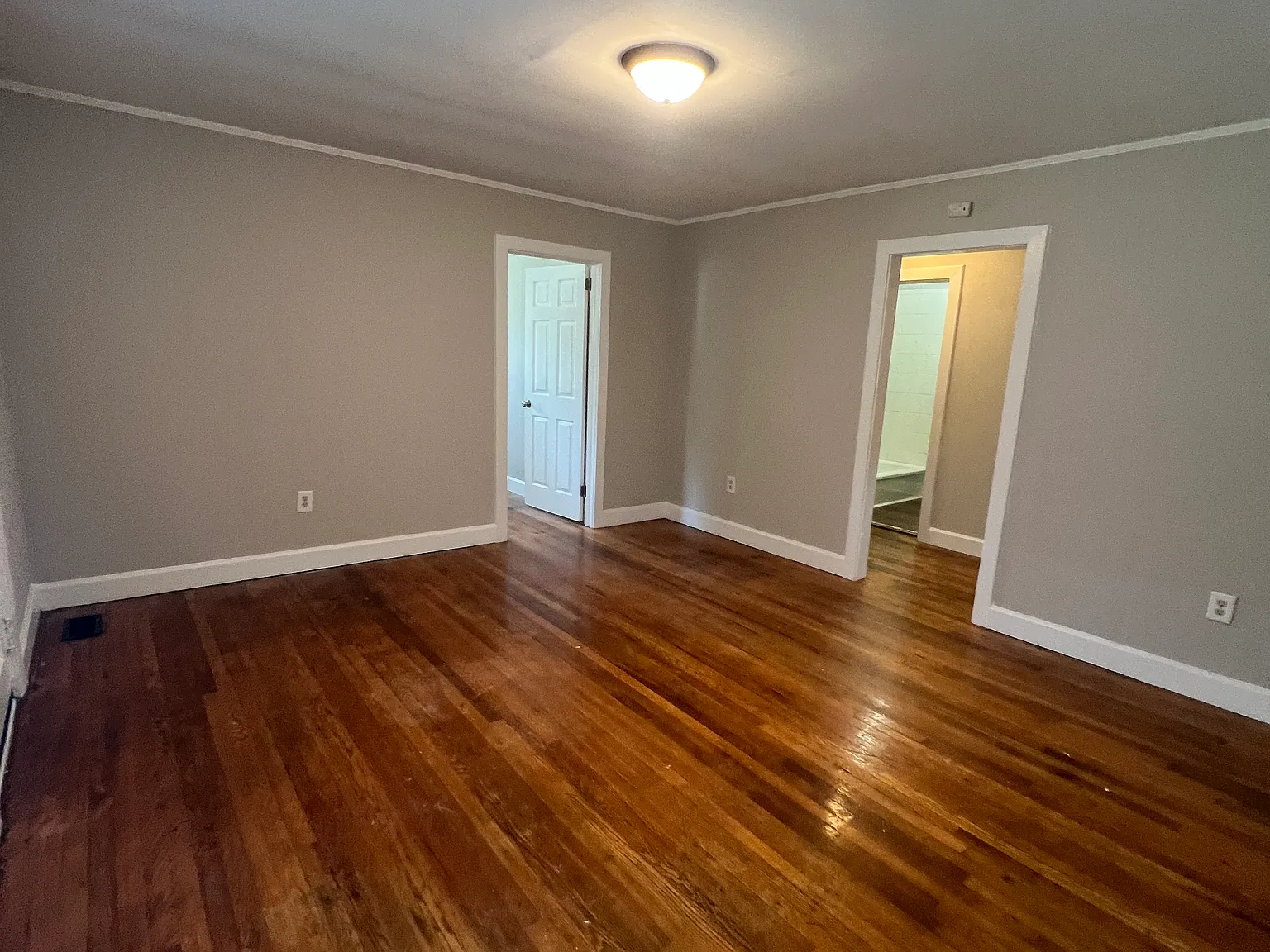 3 bed, 1000 sqft, $1,250 — Photo 3