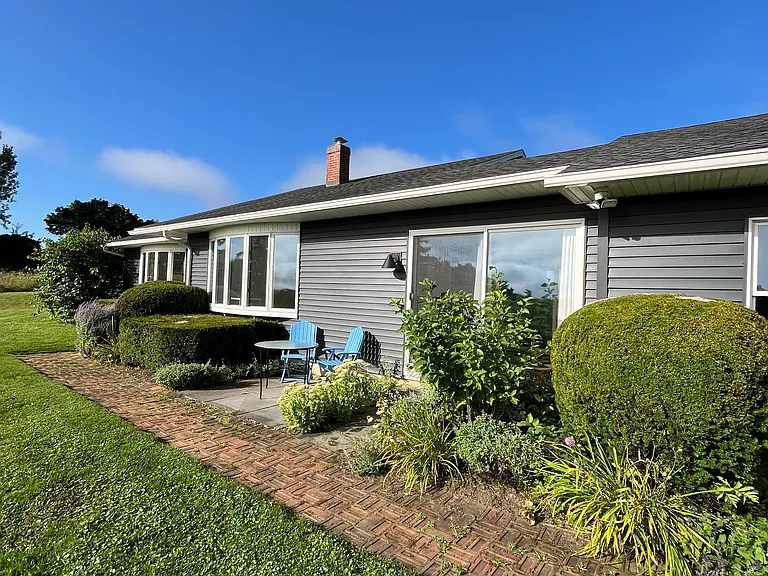 121 Lime Rock Rd — Photo 2