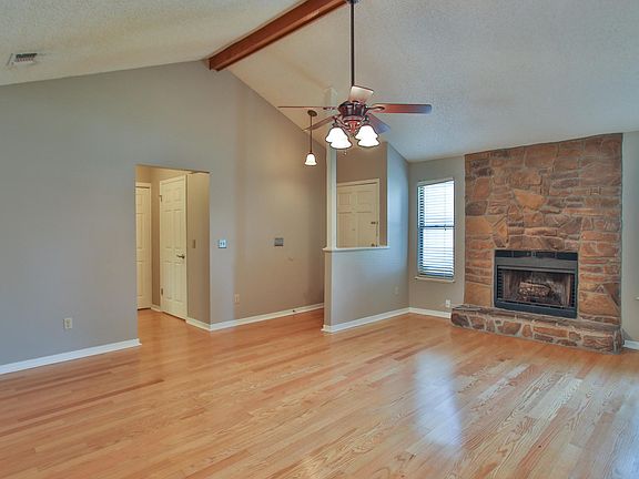 4th image of 10720 Hearthstone Dr