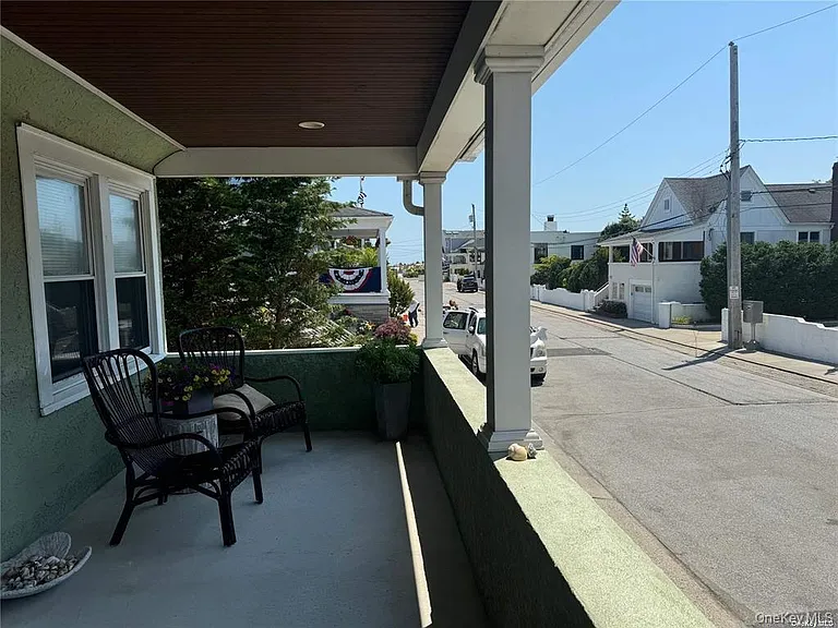 38 Clayton Ave — Photo 21