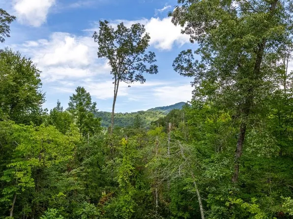 679 River Club Dr, Cullowhee, NC 28723