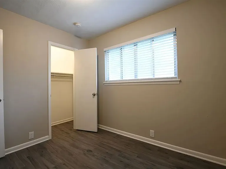 1607 Anthony St — Photo 12