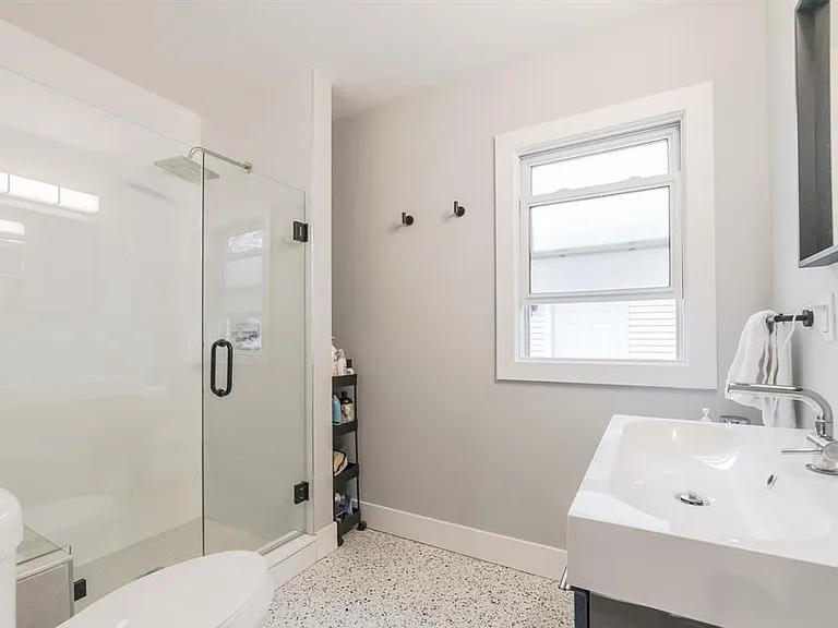 510 E Oakridge St — Photo 12