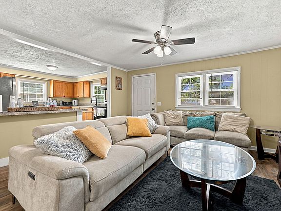 4th image of 400 N Magnolia Ave