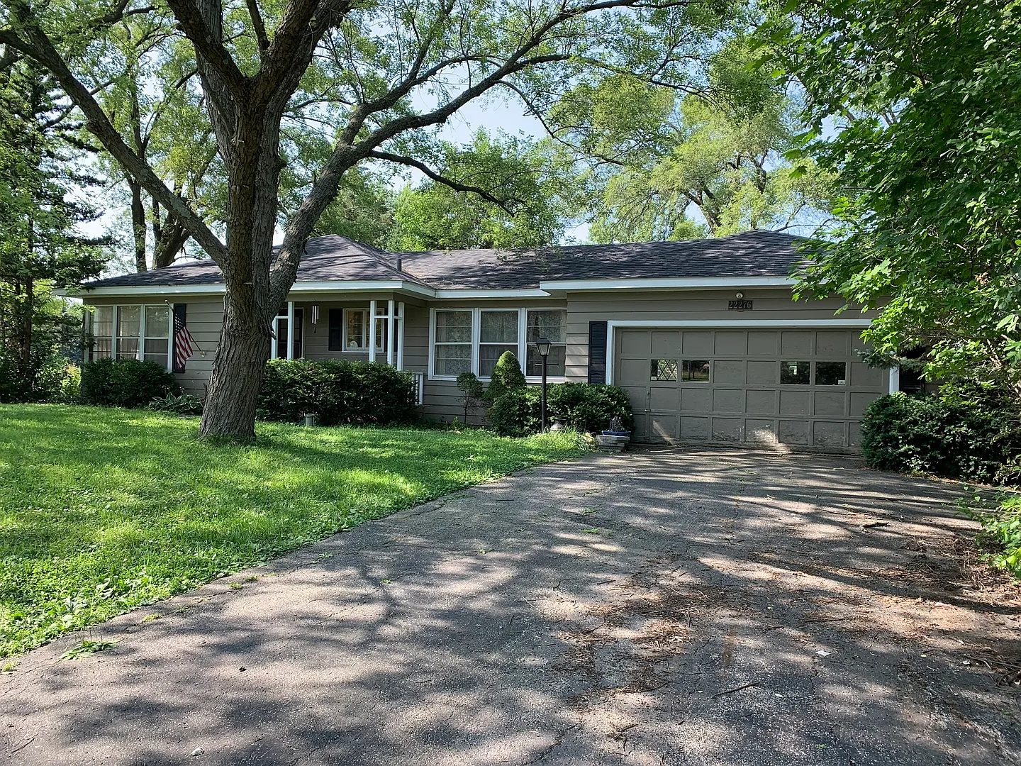22276 W Long Grove Rd photo 1