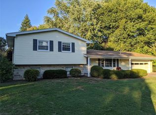 2 Miller Dr, Lyndonville, NY 14098