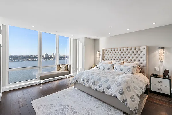 Sold by Nest Seekers International | media 8