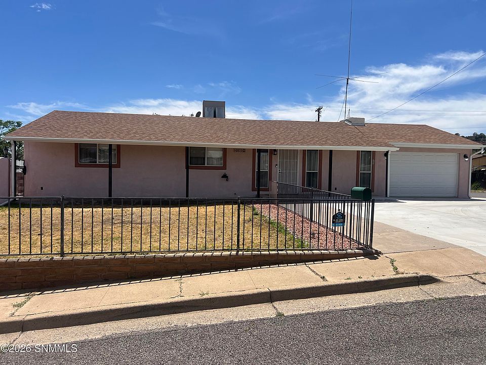 1st image of 2833 N Mann Dr