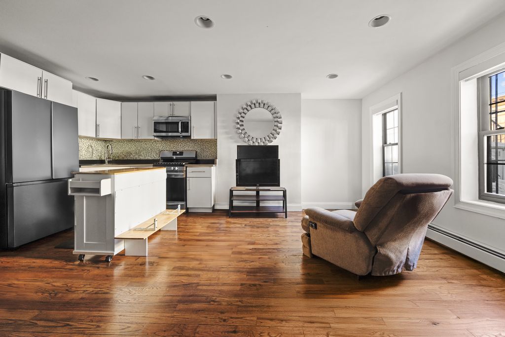 2 BR in Crown Heights