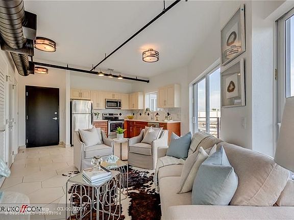 5th image of 611 NE 29th Dr APT 202