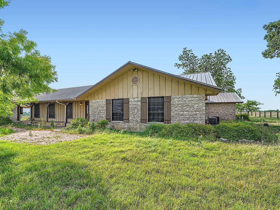 1850 County Road 105