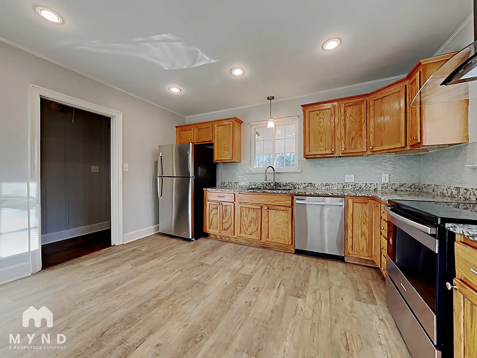 3 bed, 2.0 bath, 1616 sqft, $1,880 — Photo 3