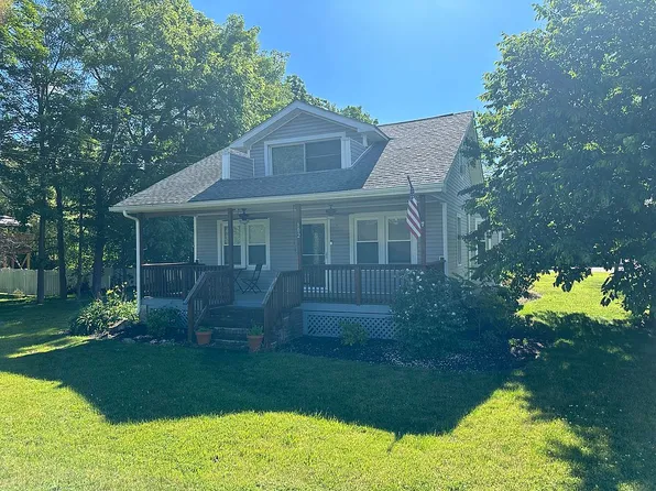 102 Van Wagner Rd, Poughkeepsie, NY 12603