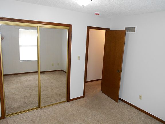 4th image of 1021 N Kiger Rd