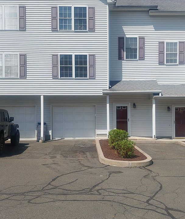 1st image of 11 Mannions Ln APT 22