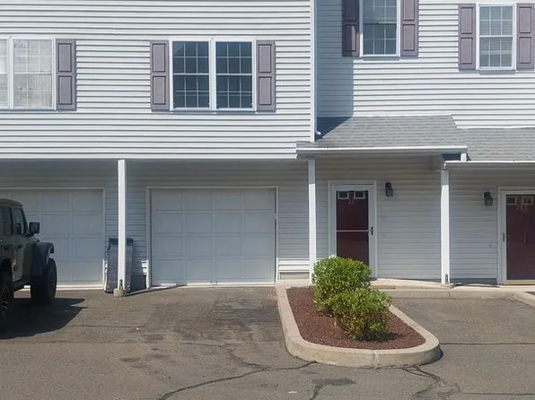 11 Mannions Ln APT 22, Danbury, CT 06810