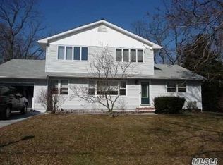 11 Bruce Pl, East Setauket, NY 11733