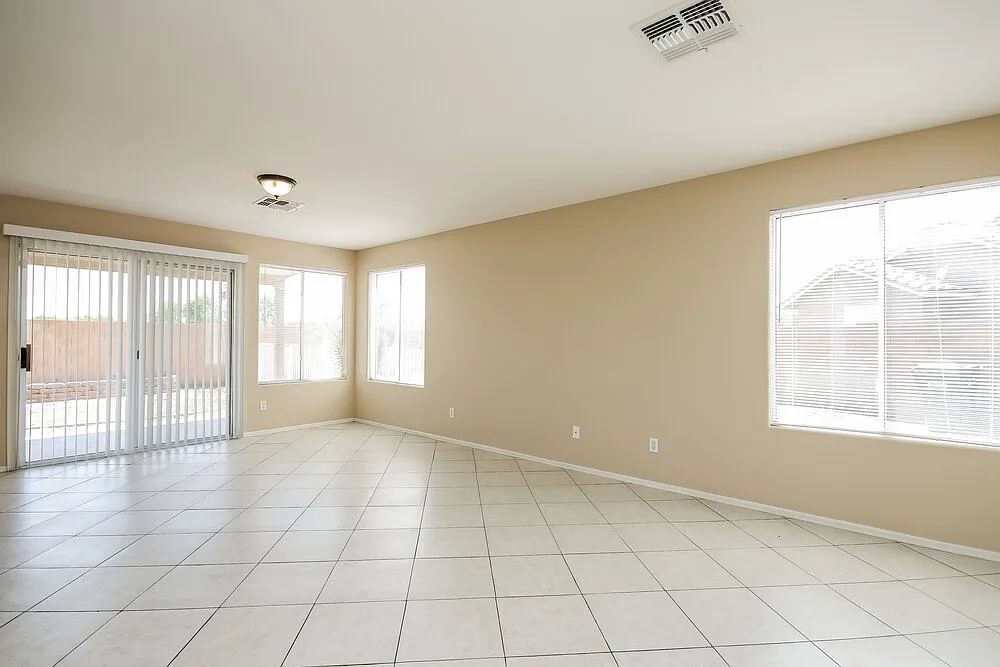 3 bed, 2.5 bath, 2061 sqft, $2,410 — Photo 3