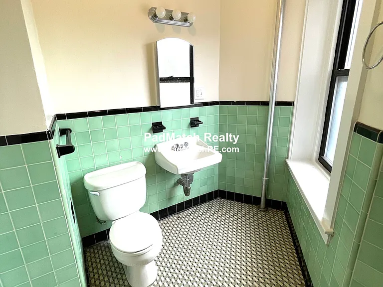 504 Beacon St #5 — Photo 16